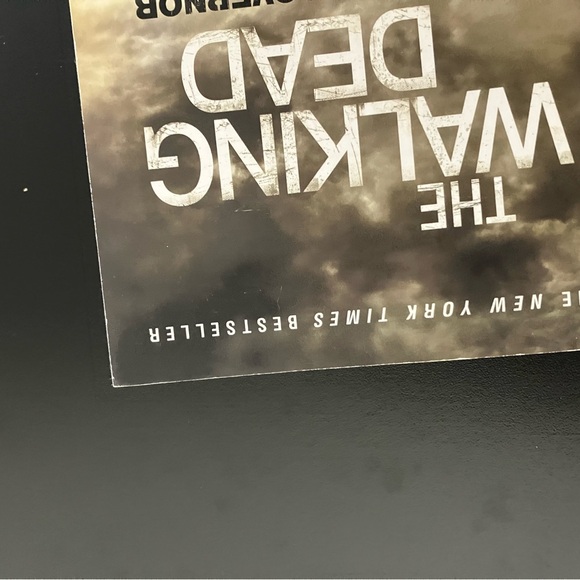 The Walking Dead Book Rise of the Governor used condition - Picture 4 of 6
